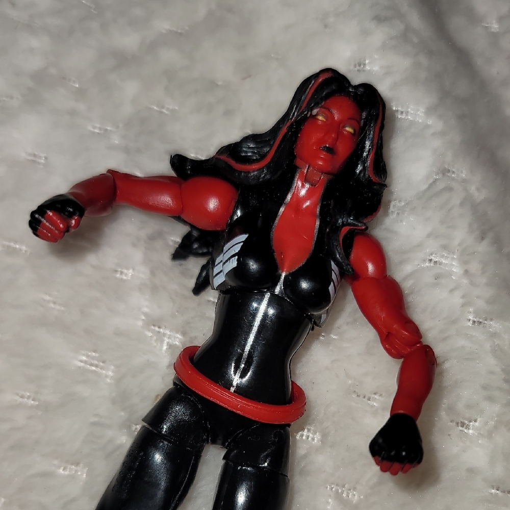 Marvel Avengers Infinite Series Red She-Hulk Figure